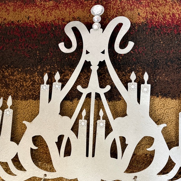 Elegant Silver Glitter Metal Chandelier wall Decor - Picture 2 of 3